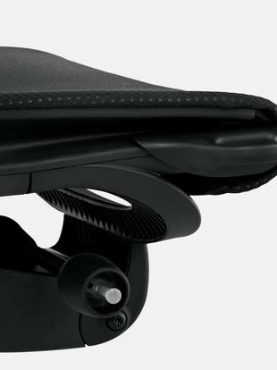 Embody’s tilt technology keeps your back at a proper angle to the seat, allowing your body to move naturally into the most healthful seated postures while keeping your pelvis stable.