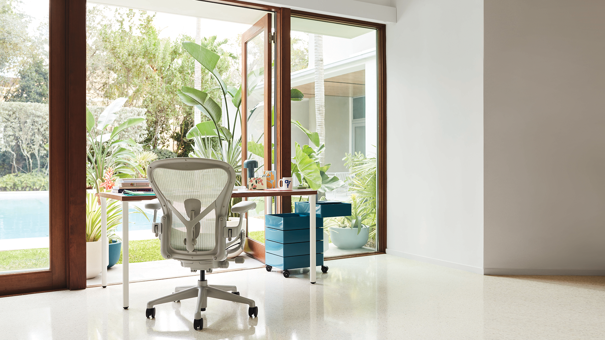 Aeron office chair revolutionized office seating with its defining design qualities: the pioneering Pellicle suspension material and its patented PostureFit SL back support, which affords the ideal sit — chest open, shoulders back, pelvis tilted slightly forward.