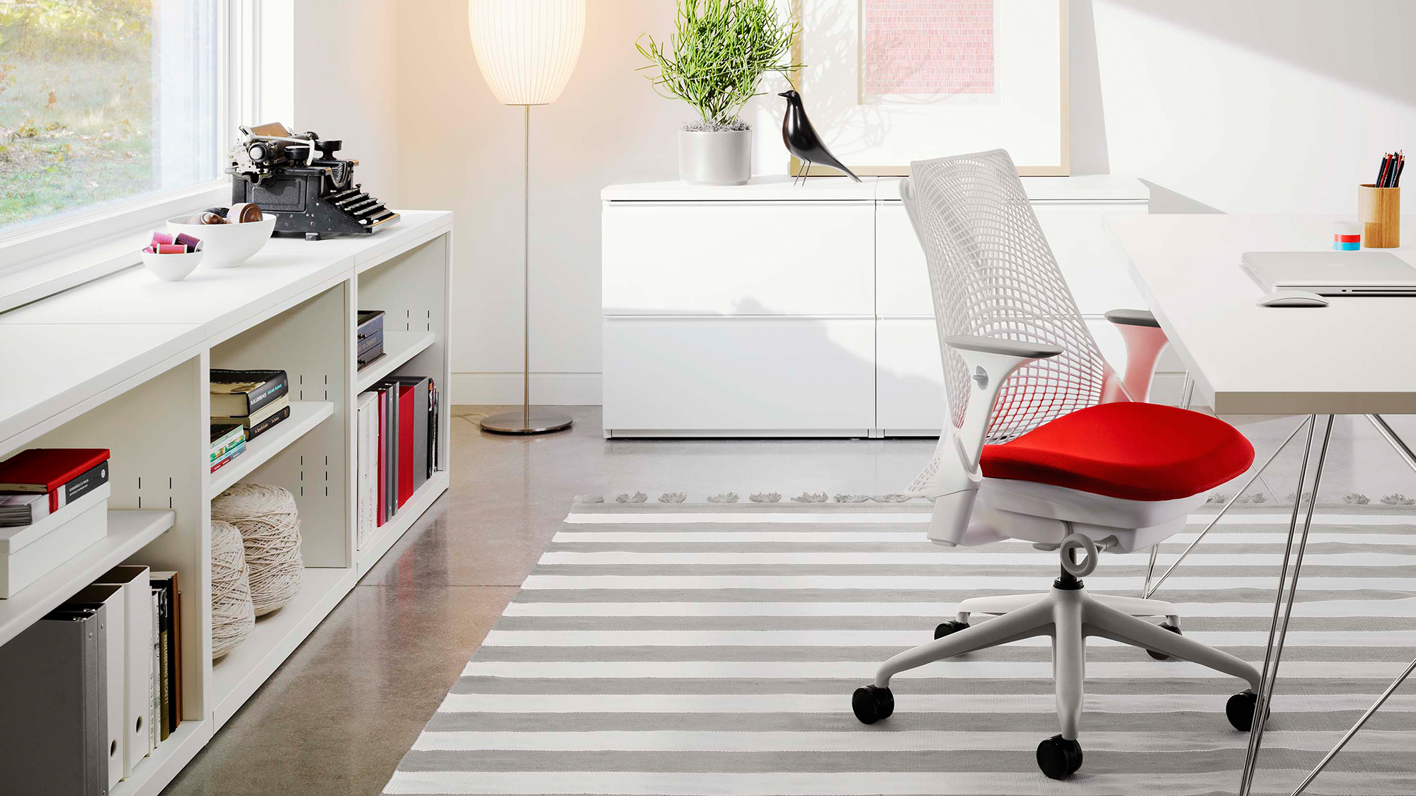 3D Intelligent back features elastomer strands that provide tension where support is needed, and ease of movement where you need to be more flexible.