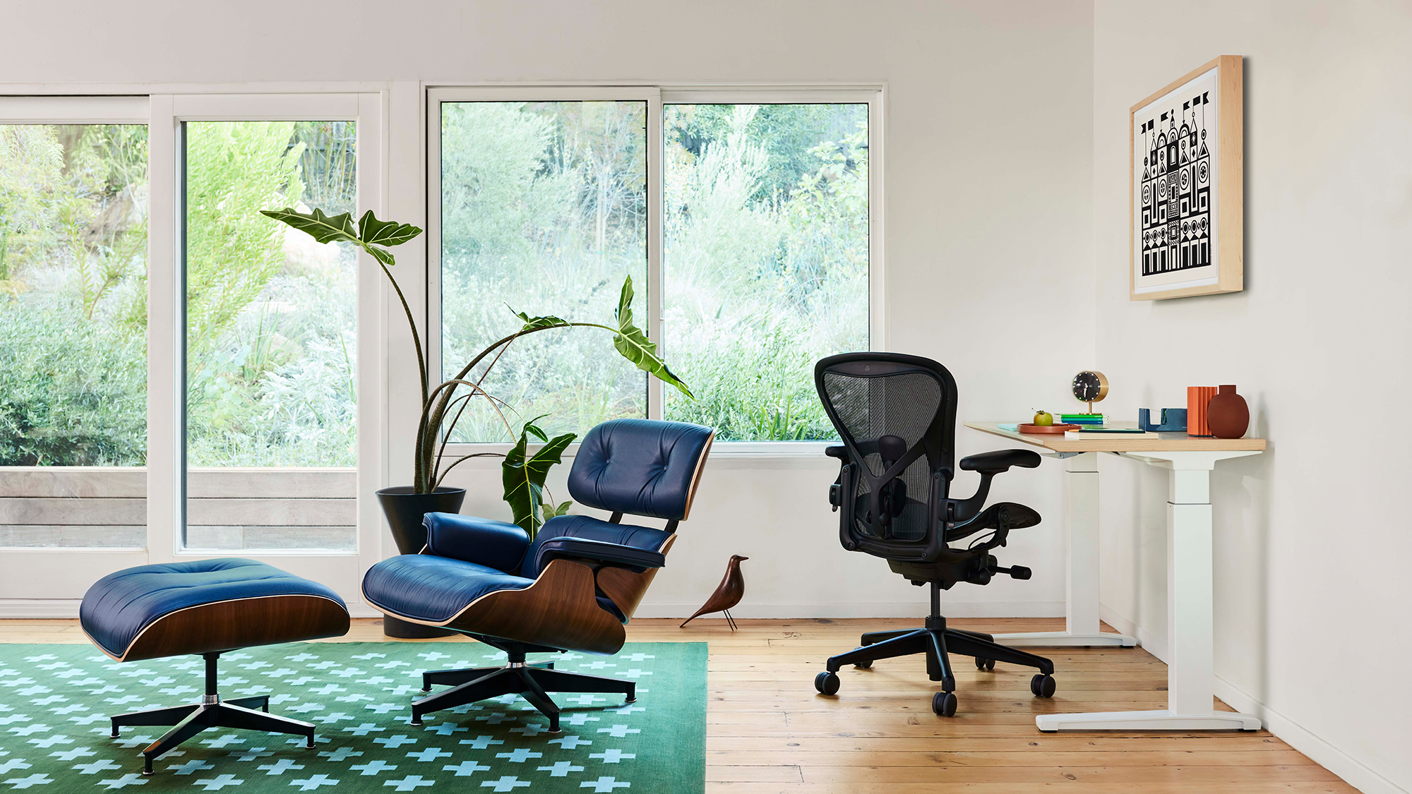 Aeron office chair revolutionized office seating with its defining design qualities: the pioneering Pellicle suspension material and its patented PostureFit SL back support, which affords the ideal sit — chest open, shoulders back, pelvis tilted slightly forward.