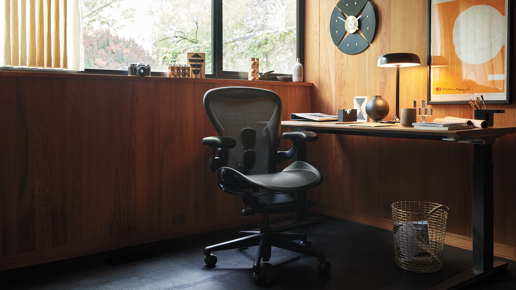 Aeron office chair revolutionized office seating with its defining design qualities: the pioneering Pellicle suspension material and its patented PostureFit SL back support, which affords the ideal sit — chest open, shoulders back, pelvis tilted slightly forward.